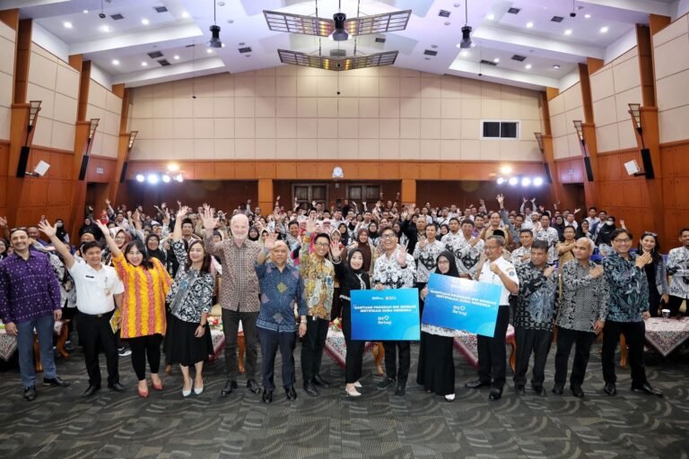 Tingkatkan Kompetensi Pengajar, BNI Bagikan Ribuan Sertifikasi Guru
Telah dibaca : 899 Kali.
Dalam rangka meningkatkan kompetensi pengajar Indonesia, PT Bank Negara Indonesia (Persero) Tbk atau BNI, akan membagikan ribuan sertifikasi untuk guru.