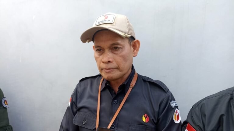 Ketua Bawaslu Samarinda Tegaskan PSU Memiliki Dasar Hukum yang Kuat
Telah dibaca : 831 Kali.
Ketua Badan Pengawas Pemilihan Umum (Bawaslu) Kota Samarinda, Kalimantan Timur (Kaltim), Abdul Muin, menyampaikan keyakinannya bahwa pelaksanaan Penyelenggaraan Suara Ulang (PSU) di beberapa Tempat Pemungutan Suara (TPS), khususnya di Kelurahan Tenun Samarinda Seberang memiliki dasar hukum yang kuat.