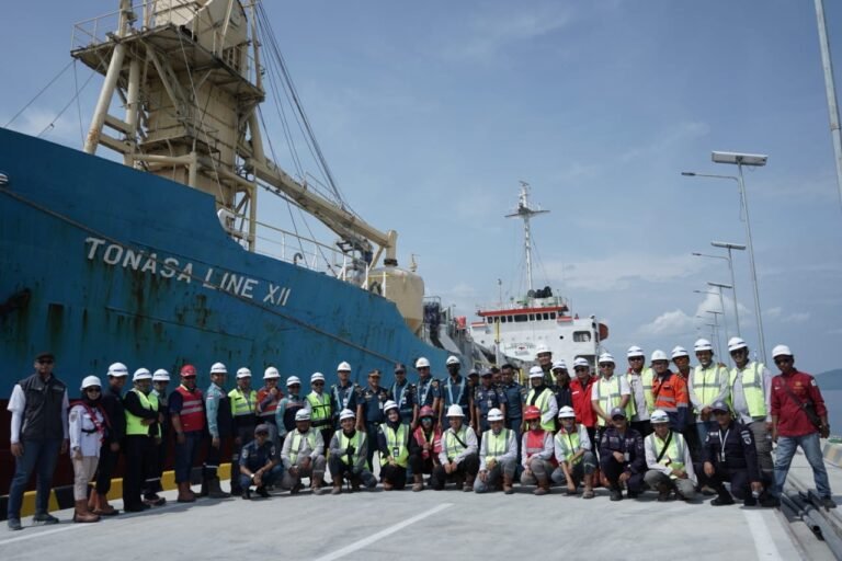Saat ini dilakukan pengerjaan Pelabuhan Pantoloan, Donggala dan Wani yang rusak akibat gempa bumi dan tsunami Palu, 28 September 2018 silam.
