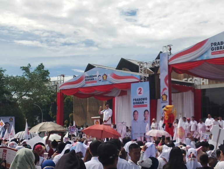 Dalam upaya merayu hati warga Samarinda, Kalimantan Timur (Kaltim), Partai Gerindra menggelar Kampanye Akbar Partai Gerindra Menyambut Kemenangan di halaman GOR Segiri Samarinda, Senin (5/2/2024).