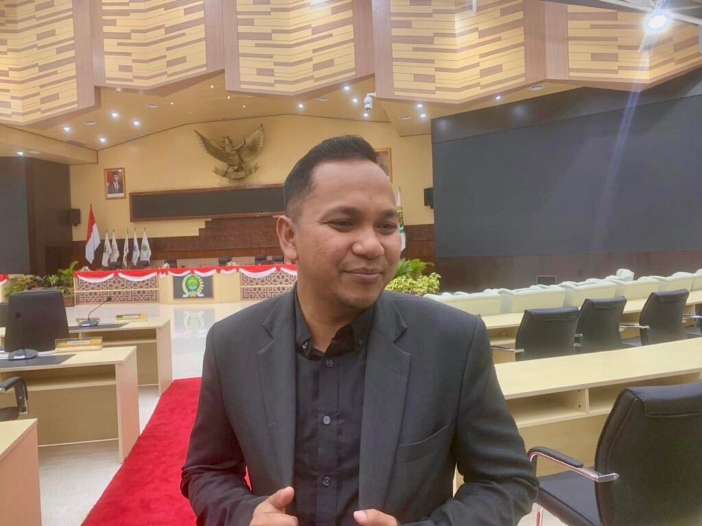 Anggota Komisi III DPRD Kalimantan Timur (Kaltim) M Udin mengatakan banyak kesenjangan terjadi di perusahaan terkait penyerapan tenaga kerja lokal.