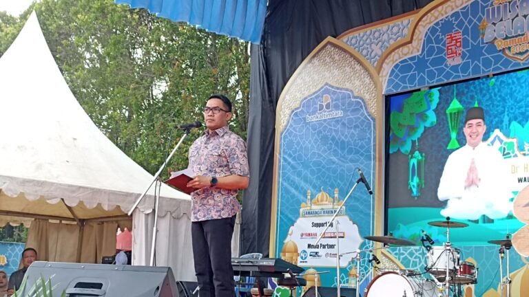 Wali Kota Samarinda Andi Harun secara resmi membuka kegiatan Wisata Belanja Ramadan atau Pasar Ramadan 1445 Hijriah di halaman GOR Segiri, Samarinda, Kalimantan Timur (Kaltim), Jumat (15/3/2024).