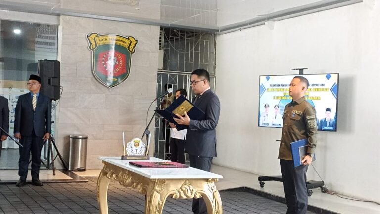 Wali Kota Samarinda Kalimantan Timur (Kaltim), Andi Harun, resmi melantik Jabatan Pimpinan Tinggi Pratama (JPTP), Jabatan Administrasi (JA) dan Jabatan Fungsional (JF) di Lingkungan Pemerintah kota Samarinda, Selasa (5/3/2024).