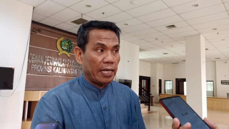 Anggaran BKT Tahun 2024 Capai 200 Miliar, Rusman Ya’qub Beri Penjelasan
Telah dibaca : 863 Kali.
Anggota Komisi IV DPRD Kalimantan Timur, Rusman Ya'qub menyampaikan bahwa Anggaran Pendapatan Belanja Daerah (APBD) Murni Beasiswa Kaltim Tuntas (BKT) tahun 2024 mencapai Rp200 miliar.