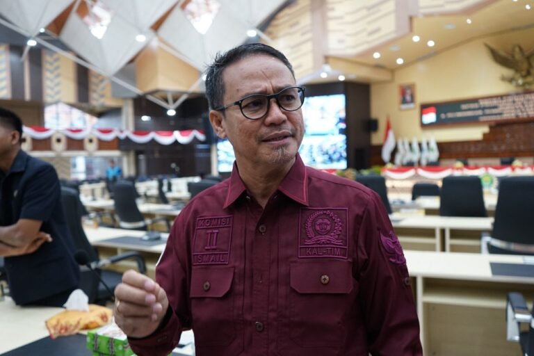 Anggota Komisi II DPRD Kalimantan Timur (Kaltim) Ismail mendorong secepatnya pelaksanaan Ranperda Pemprov Kaltim tentang Sistem Penanggulangan Bencana Kebakaran Hutan dan Lahan.