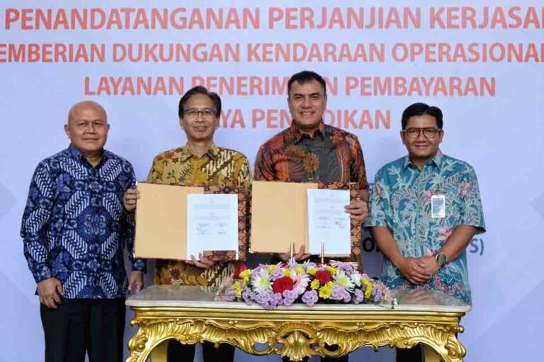 Gencarkan Program Campus Financial Ecosystem, BNI Gandeng ITS Surabaya
Telah dibaca : 765 Kali.
Inovasi dan berkolaborasi menjadi komitmen PT Bank Negara Indonesia (Persero) Tbk atau BNI, dalam memberikan solusi keuangan terintegrasi berbasis digital di bidang pendidikan.