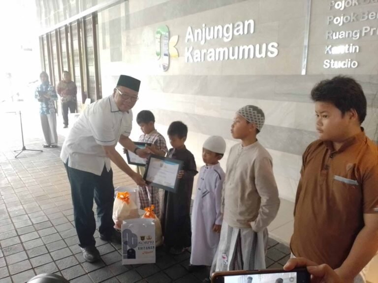 Wali Kota Samarinda Andi Harun melalui sekretaris daerah Hero Mardanus membuka Khitanan Massal Gratis yang di gelar oleh Korps Pegawai Republik Indonesia (Korpri) Kota Samarinda.