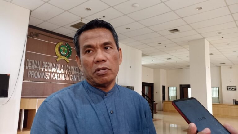 Rusman Ya’qub Minta Pemerintah Jadi Fasilitator Penyelesaian Perselisihan Buruh PT SLJ
Telah dibaca : 765 Kali.
Anggota Komisi IV DPRD Kalimantan Timur Rusman Ya'qub mengomentari demonstrasi buruh PT Sumalindo Lestari Jaya (SLJ) Global TBK terkait pembayaran gaji yang tertunda sejak bulan Desember.