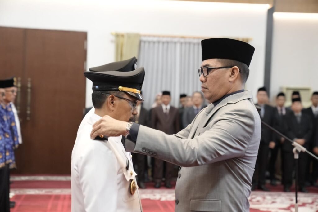 Wali Kota Samarinda, Andi Harun melantik dan mengambil sumpah jabatan bagi 150 pejabat struktural dan 6 pejabat fungsional di lingkungan Pemerintah Kota Samarinda, Provinsi Kalimantan Timur (Kaltim).