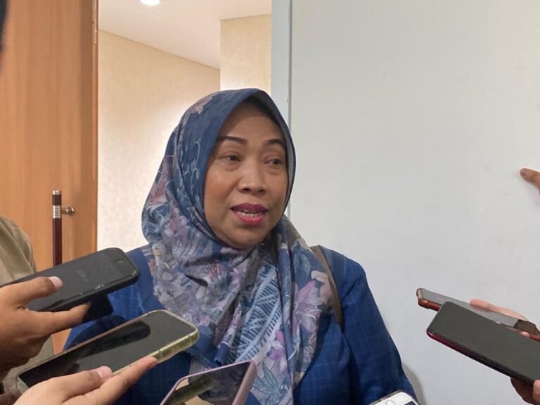 Ketua Komisi IV DPRD Kota Samarinda Sri Puji Astuti mengungkapkan keprihatinannya terkait kurangnya kerjasama antara Dinas Pendidikan (Disdik) Kota Samarinda dengan Pemerintah Provinsi.