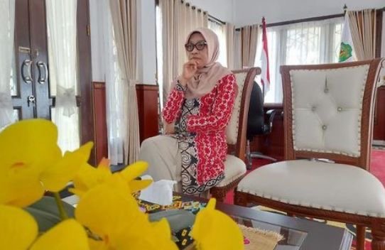 Data BPS Jadi Penentu Kebijakan Pemda, Ini Contohnya
Telah dibaca : 898 Kali.
Sekretaris Daerah (Sekda) Kalimantan Timur (Kaltim), Sri Wahyuni, mengatakan rilis data Badan Pusat Statistik (BPS) Provinsi Kaltim menjadi sumber informasi dan penentu kebijakan yang akan ditentukan Pemerintah Daerah, terutama Pemprov Kaltim.