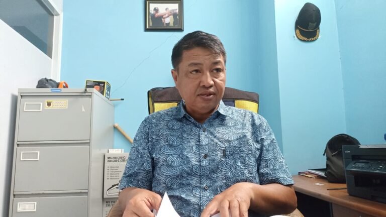 Dinas Pekerjaan Umum dan Penataan Ruang (PUPR) Kota Samarinda, Kalimantan Timur tengah gencar melakukan penertiban bekas konstruksi tiang papan reklame tahun anggaran 2023.