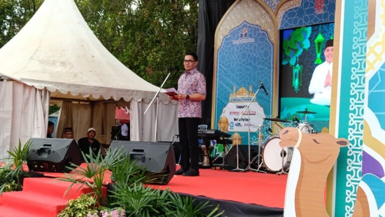 Andi Harun Serukan Aksi Penggalangan Dana untuk Masyarakat Gaza Palestina
Telah dibaca : 801 Kali.
Wali Kota Samarinda Kalimantan Timur (Kaltim) Andi Harun menyampaikan perhatiannya terhadap situasi kemanusiaan di Gaza Palestina selama bulan suci Ramadan.