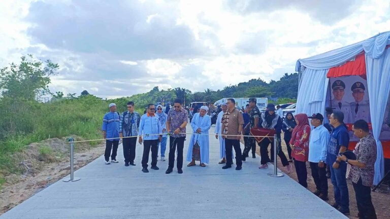 Wali Kota Samarinda, Kalimantan Timur (Kaltim), Andi Harun, secara resmi membuka jalan Tembusan Merdeka-Sambutan.