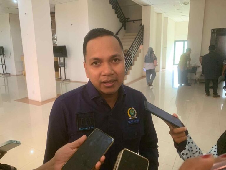 Dewan Inisiatif Pertajam Makna ‘Lokal’ Pada Ranperda Tenaga Kerja
Telah dibaca : 780 Kali.
Anggota Komisi III DPRD Kalimantan Timur (Kaltim) M Udin menyebut pihaknya akan lebih mempertajam makna lokal dalam Rancangan Peraturan Daerah (Ranperda) Inisiatif DPRD Provinsi Kaltim tentang Perlindungan, Pemberdayaan dan Penempatan Tenaga Kerja Lokal.