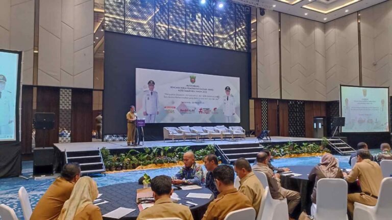 Wali Kota Samarinda Kalimantan Timur (Kaltim) Andi Harun melalui Sekretaris Daerah Hero Mardanus membuka musyawarah rencana pembangunan (Musrenbang) Rencana Kerja Pemerintah Daerah (RKPD) Tahun 2025 Kota Samarinda, Selasa (26/3/2024).
