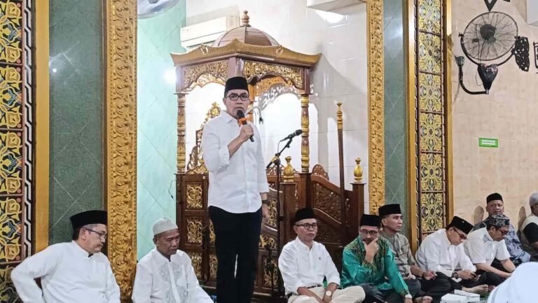 Wali Kota Samarinda Kalimantan Timur (Kaltim) Andi Harun, bersama jajaran Pemerintah Kota Samarinda (Pemkot), menyelenggarakan acara Safari Ramadan dan buka bersama bersama warga di Masjid Asy Syifa Samarinda, Selasa (26/3/2024).
