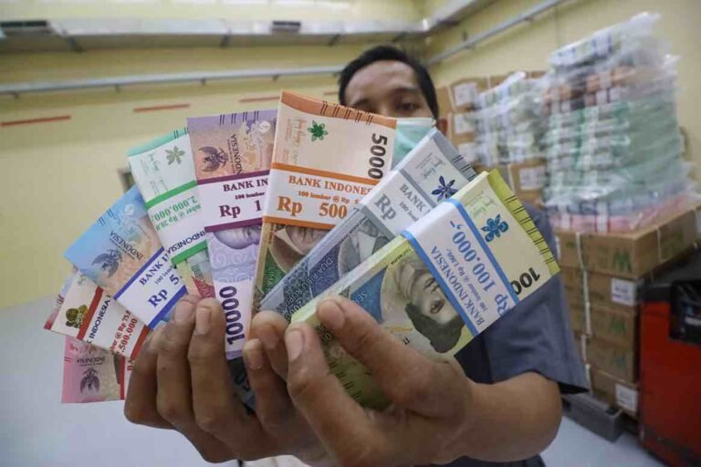 Untuk mempermudah masyarakat mendapatkan uang tunai selama Ramadan, libur Hari Raya Idulfitri 1445 H, PT Bank Negara Indonesia (Persero) Tbk (BNI) menyediakan dana tunai senilai Rp26,6 triliun.