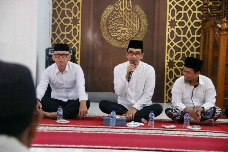 Kepala Kantor Wilayah Kementerian Hukum dan HAM (Kemenkumham) Kaltim Gun Gun Gunawan melaksanakan rangkaian Safari Ramadan tahun 2024 dengan Kunjungan terakhir ke Lembaga Pemasyarakatan Kelas IIA Bontang.