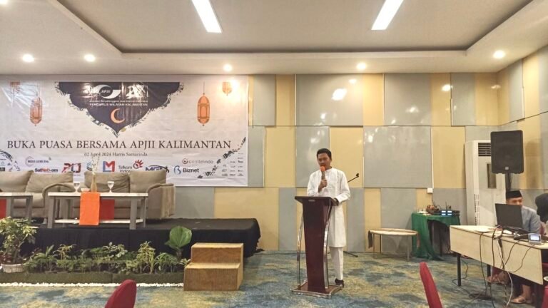 Asosiasi Penyelenggaraan Jasa Internet Indonesia (APJII) Pengurus Wilayah Kalimantan mengadakan acara buka puasa bersama dengan anggota APJII Kalimantan, di Hotel Harris, Selasa (2/4/2024).