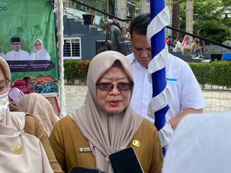 Kepala Dinas Perindagkop UKM Kaltim Heni Purwaningsih mengimbau masyarakat agar menyikapi momen menjelang hari besar keagaamaan Idulfitri dengan berbelanja secara bijaksana.