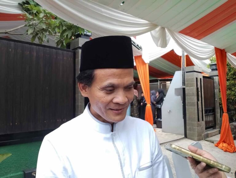 Heboh Isu Seragam Sekolah Baru, Subandi Sebut Perlu Ditinjau Ulang
Telah dibaca : 786 Kali.
Beberapa hari belakangan ini, warganet dihebohkan oleh narasi yang menyebutkan bahwa Menteri Pendidikan, Kebudayaan, Riset dan Teknologi (Mendikbud Ristek), Nadiem Makarim menetapkan aturan seragam sekolah baru 2024.