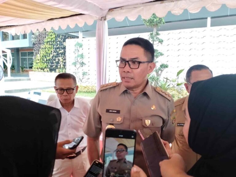 Wali Kota Samarinda, Andi Harun dengan tegas menyerukan kepada masyarakat untuk tidak hanya melihat popularitas seseorang atau calon pemimpin sebagai tolok ukur.