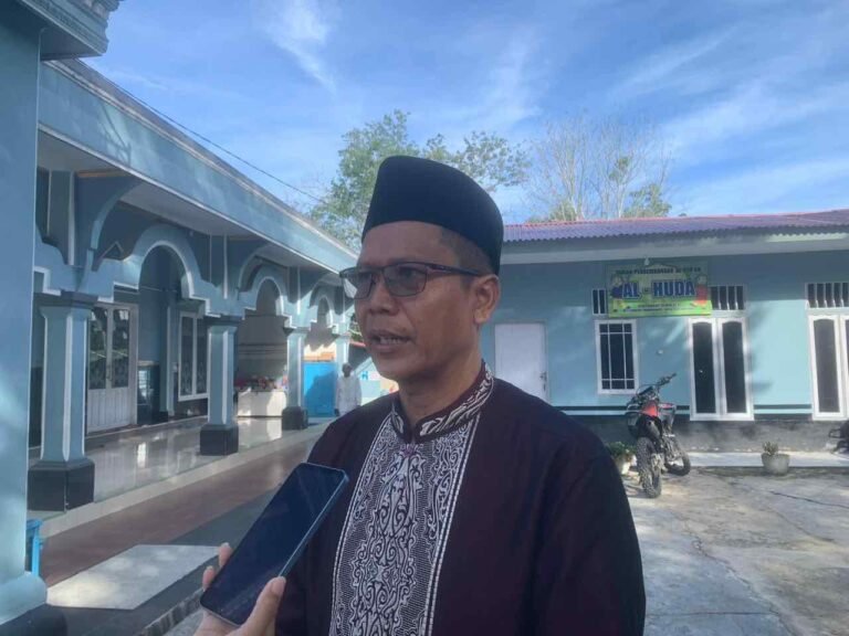 Kepala Desa Perangat Selatan Sarkono mengatakan esensi Hari Raya Idulfitri 1445 Hijriah adalah kemenangan bagi kaum muslim untuk mengukuhkan kembali diri menjadi suci sesuai fitrah.