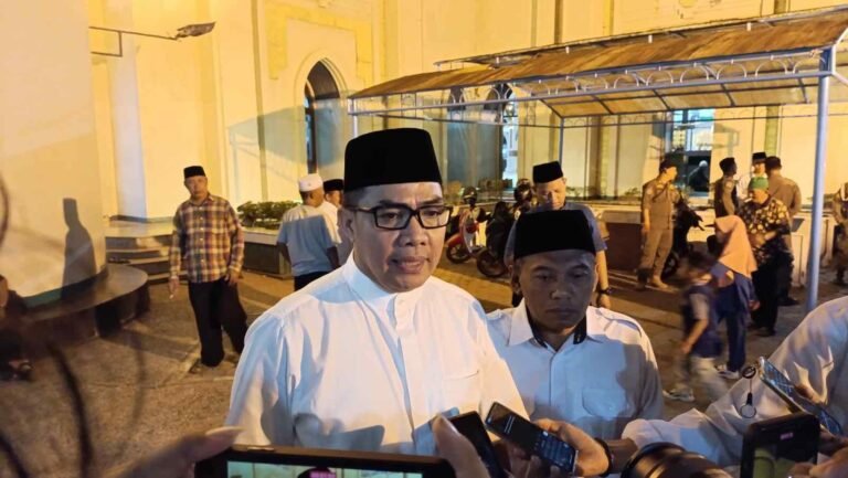 H-1 menjelang Hari Raya Idulfitri 1445 Hijriyah, Wali Kota Samarinda Andi Harun mengajak seluruh masyarakat segera menunaikan zakat fitrah.