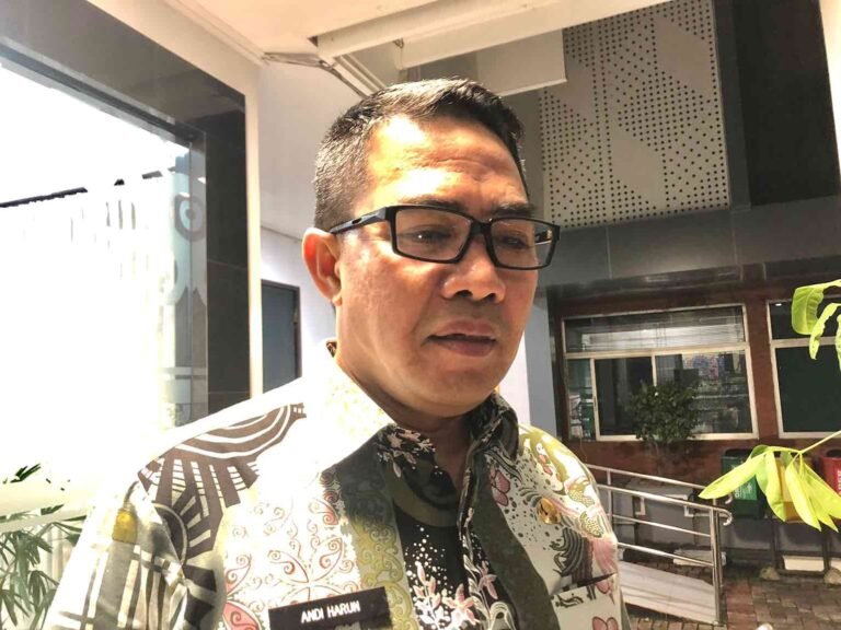 Wali Kota Samarinda Andi Harun menerima kunjungan Bupati Morowali Utara Delis Julkarson beserta Sekretaris Daerah Musda Guntur dan Jajaran kepala Organisasi Perangkat Daerah (OPD) di lingkungan Kabupaten Morowali Utara dalam studi bandingnya ke Kota Samarinda, Kalimantan Timur (Kaltim) Kamis (18/4/2024).