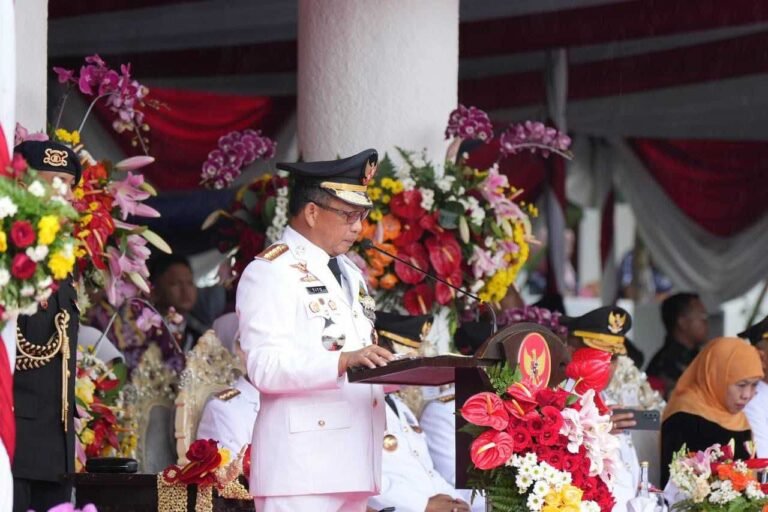 Mendagri Ajak Semua Daerah Wujudkan Pembangunan Ekonomi Ramah Lingkungan
Telah dibaca : 797 Kali.
Menteri Dalam Negeri (Mendagri) Tito Karnavian mengajak semua daerah di Indonesia memanfaatkan momentum peringatan Hari Otonomi Daerah XXVIII Tahun 2024 untuk memperkuat komitmen membangun keberlanjutan demi mewujudkan pembangunan ekonomi yang ramah lingkungan.