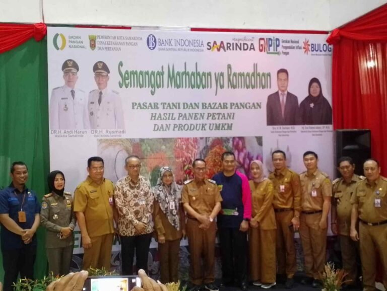 Sejahterakan Petani dan Pelaku UMKM Melalui Pasar Tani dan Bazar Pangan
Telah dibaca : 814 Kali.
Wakil Wali Kota Samarinda Rusmadi Wongso hadir dan membuka Pasar Tani, Bazar Pangan Hasil Panen Petani dan Produk Usaha Mikro Kecil dan Menengah (UMKM), Dinas Ketapang Tani Samarinda, Selasa (2/4/2024).