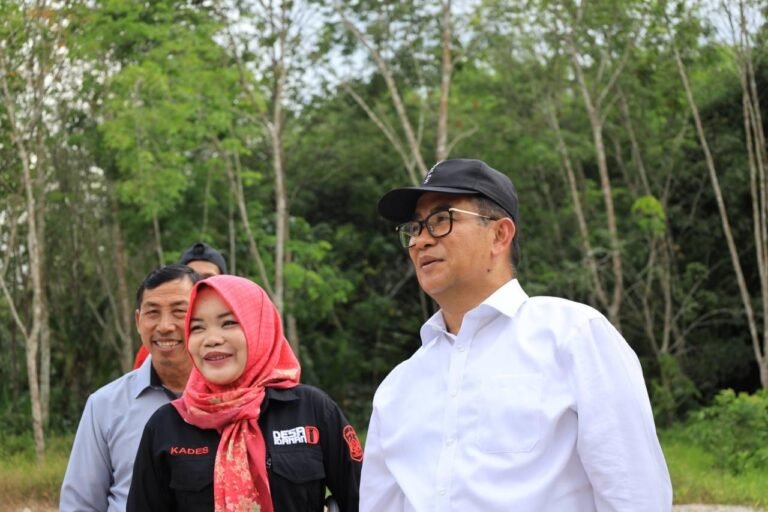 Penjabat (Pj) Gubernur Kalimantan Timur (Kaltim) Akmal Malik meminta Balai Besar Pembangunan Jalan Nasional (BBPJN) untuk membantu meratakan area yang masih belukar di lokasi Kampung Kopi Luwak.