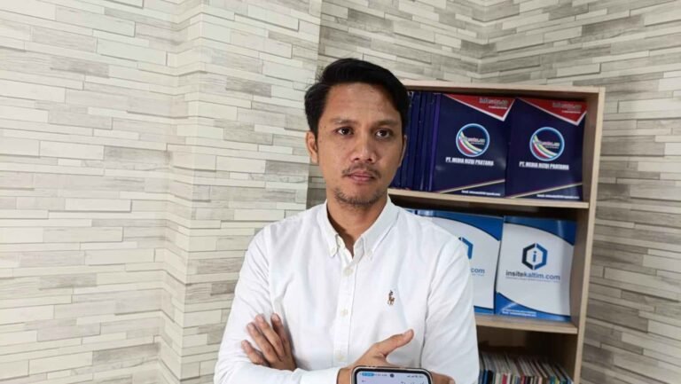 Ketua Persatuan Wartawan Indonesia (PWI) Kalimantan Timur (Kaltim) Abdurrahman Amin menekankan perlunya meningkatkan kapasitas wartawan untuk menjaga eksistensi dan martabat profesi jurnalistik.