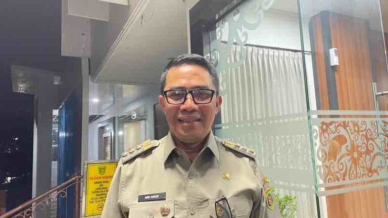 MK Tolak Gugatan 01 dan 03, Ini Tanggapan Andi Harun
Telah dibaca : 822 Kali.
Mahkamah Konstitusi (MK) menolak seluruh dalil permohonan yang diajukan Anies Baswedan-Muhaimin Iskandar dan Ganjar Pranowo-Mahfud MD dalam sidang putusan perkara Perselisihan Hasil Pemilihan Umum (PHPU) Pilpres 2024, Senin (22/4/2024).