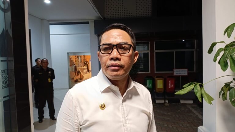 Andi Harun Usulkan Bankeu 2024 dan 2025 dari Pemprov untuk Pembangunan Samarinda
Telah dibaca : 829 Kali.
Wali Kota Samarinda Andi Harun menekankan pentingnya memprioritaskan usulan-usulan mendesak untuk mendapatkan bantuan keuangan (Bankeu) dari pemerintah Provinsi Kalimantan Timur (Kaltim).