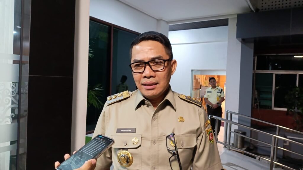 Wali Kota Samarinda Kalimantan Timur (Kaltim) Andi Harun memimpin Rapat Koordinasi terkait tindak lanjut temuan Badan Pemeriksaan Keuangan (BPK) dari hasil evaluasi Laporan Keuangan Pemerintah Daerah (LKPD) tahun 2023.