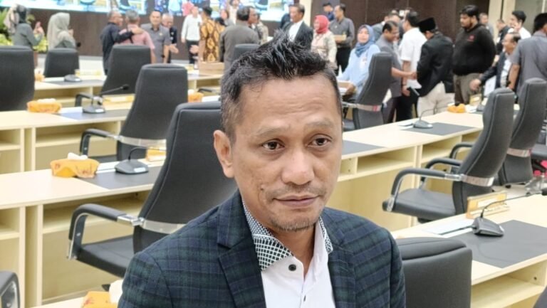 Ketua Komisi II DPRD Kalimantan Timur Nidya Listiyono terpilih menjadi pelaksana tugas (Plt) Ketua Partai Golkar Kota Samarinda menggantikan Ketua Sebelumnya Hendra.