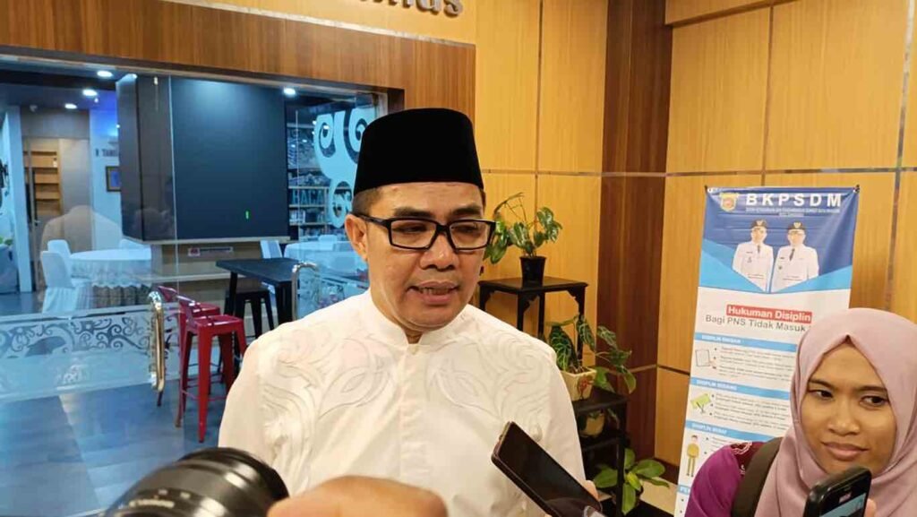Wali Kota Samarinda Andi Harun menekankan pentingnya organisasi masyarakat atau paguyuban untuk memusatkan perhatian pada kegiatan sosial dan budaya daripada politik praktis.