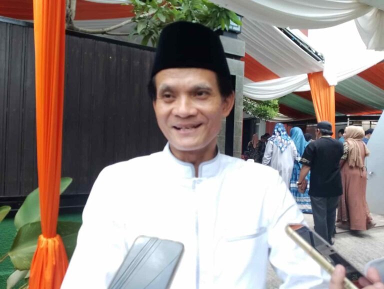 Wakil Ketua DPRD Kota Samarinda Subandi bersama keluarga besarnya menggelar acara Silaturahmi Lebaran dan Halalbihalal di kediamannya Jalan Rapak Indah 3 Perumahan PLN Blok A Nomor 3, Kota Samarinda, Kalimantan Timur (Kaltim), Senin (15/4/2024).