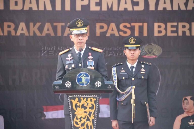Upacara Puncak peringatan Hari Bakti Pemasyarakatan (HBP) ke-60, dipimpin Kepala Kantor Wilayah Kemenkumham Kaltim Gun Gun Gunawan di Lapangan Upacara Kanwil Kemenkumham Kaltim, Sabtu (27/04/204).