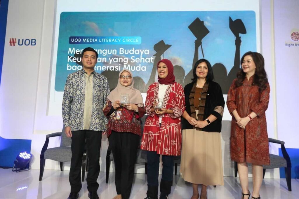 Menciptakan budaya keuangan yang sehat, memerlukan keterlibatan generasi muda. Karenanya, liberasi dan inklusi keuangan harus diintensifkan agar generasi muda teredukasi sehingga mereka tidak terjebak rayuan pinjaman online.