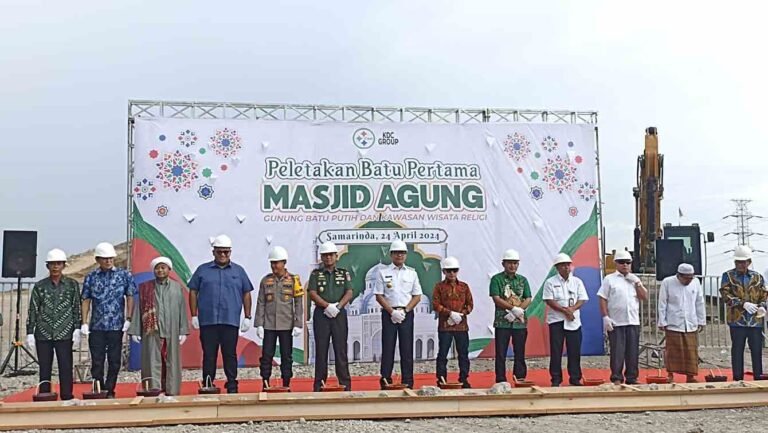 Wali Kota Samarinda Andi Harun memimpin peletakan batu pertama pembangunan Masjid Agung Gunung Batu Putih dan Kawasan Wisata Religi Samarinda, Rabu (24/4/2024).