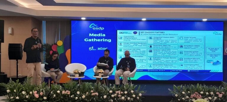 Cuaca merupakan situasi lapangan yang sulit diprediksi, dan harus segera diambil keputusan untuk mengatasinya.