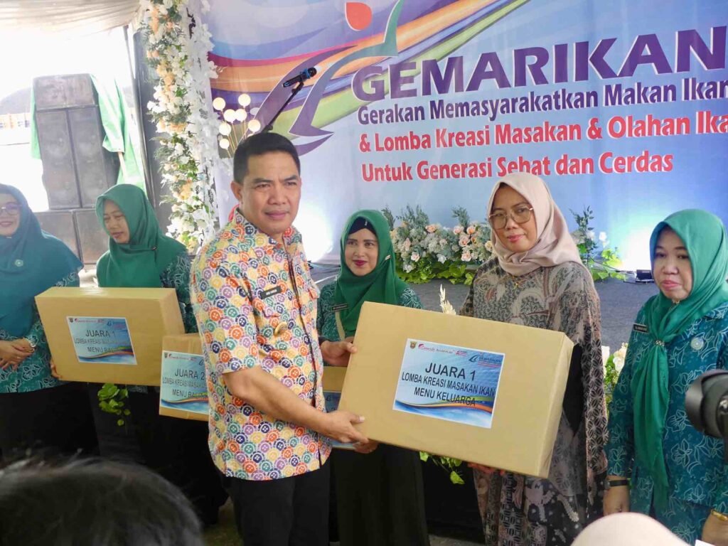 Wali Kota Samarinda Kalimantan Timur (Kaltim) Andi Harun hadiri peluncuran Gerakan Memasyarakatkan Makan Ikan (GEMARIKAN) yang diinisiasi oleh Dinas Perikanan.
