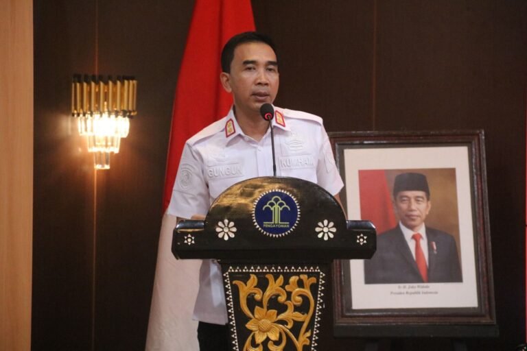 Kepala Kantor Wilayah (Kakanwil) Kemenkumham Kalimantan Timur (Kaltim) Gun Gun Gunawan mengajak seluruh jajarannya harus smart dan adaptif dalam memberikan pelayanan kepada masyarakat.