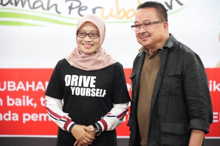 Sekda Kaltim Sri Wahyuni dan Founder Rumah Perubahan Prof Rhenald Kasali