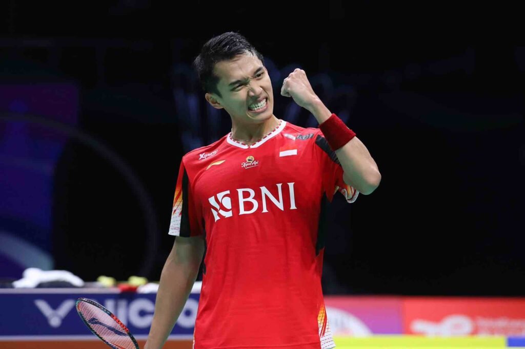 Mantan pelatih Timnas Indonesia, Nilmaizar mengatakan, dukungan Badan Usaha Milik Negara (BUMN) terhadap aktivitas olahraga, membuat moncer sejumlah cabang olahraga di Indonesia.