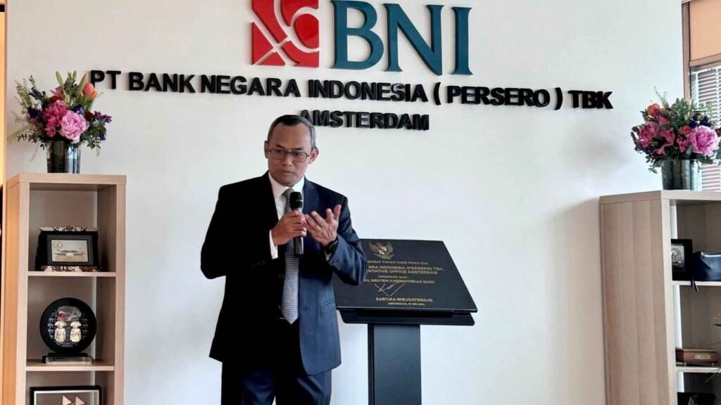 BNI Amsterdam Belanda Makin Optimalkan Bisnis Diaspora di Eropa Memperluas jangkauan bisnis di Eropa, terutama bisnis yang Indonesian-related, Bank Negara Indonesia (BNI) di Amsterdam, Belanda, terus menunjukkan komitmennya memberikan layanan perbankan yang komprehensif.