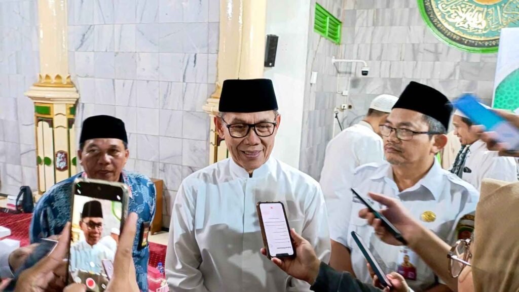 Wakil Wali Kota Samarinda Rusmadi Wongso memimpin kegiatan Pelepasan Calon Jamaah Haji Kota Samarinda Tahun 1445 Hijriah sebanyak 627 orang di Masjid Darun Ni'mah Kota Samarinda, Kalimantan Timur (Kaltom), Rabu (8/5/2024).